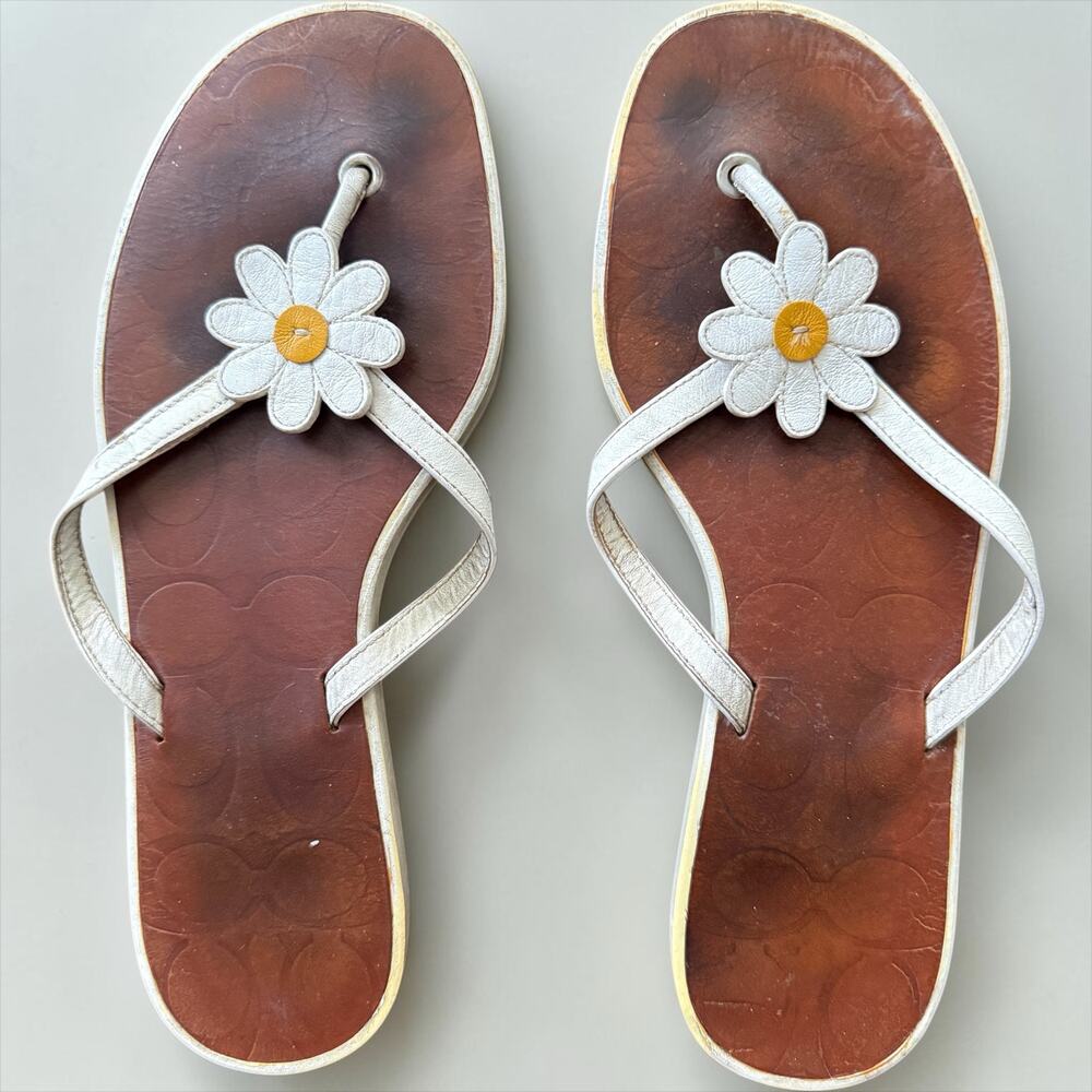 Coach Sz 7 white daisy thong flip-flop sandals leather daisy Fair Condition